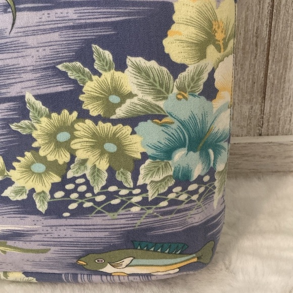 Tommy Bahama Fish Tote Bag - Picture 4 of 14